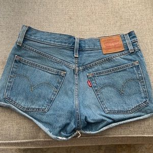Women’s size 25 Levi’s jean shorts